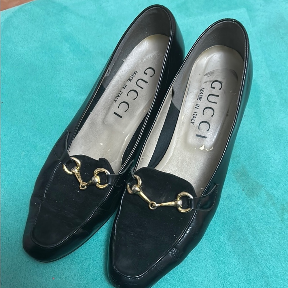 Gucci Women's Black Loafers with Gold Detail